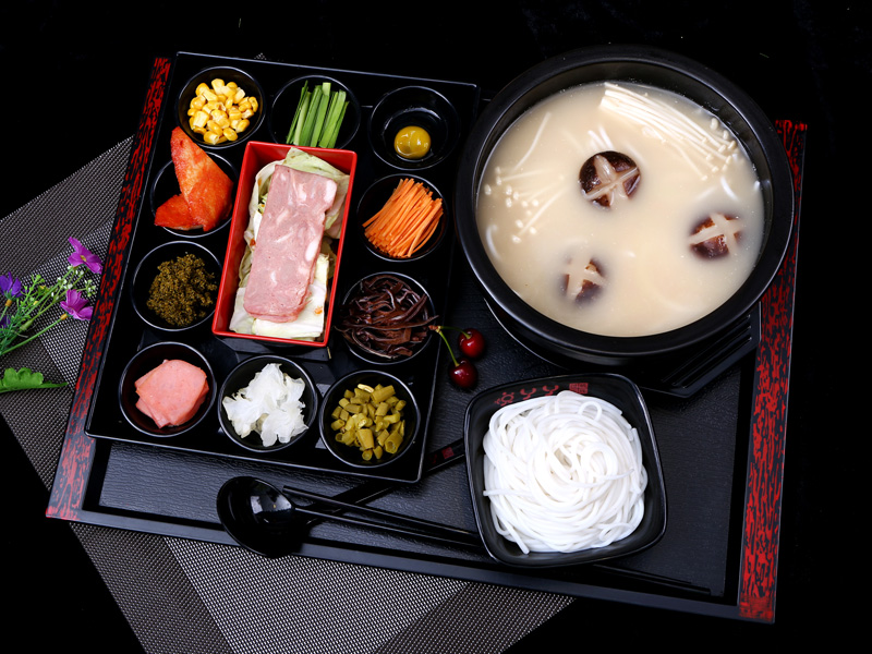 悅丫丫過(guò)橋米線(xiàn)