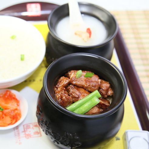 瓦罐香沸-排骨豆角飯?zhí)撞?/>
                                        <span>瓦罐香沸-排骨豆角飯?zhí)撞?/span>
                                    </li>
                                </ul>
                                <div   id=