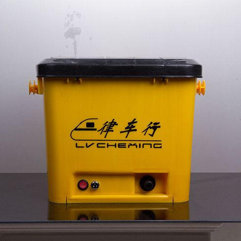 律車(chē)行車(chē)載洗車(chē)機(jī)正面