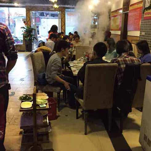新時器石鍋魚店內(nèi)