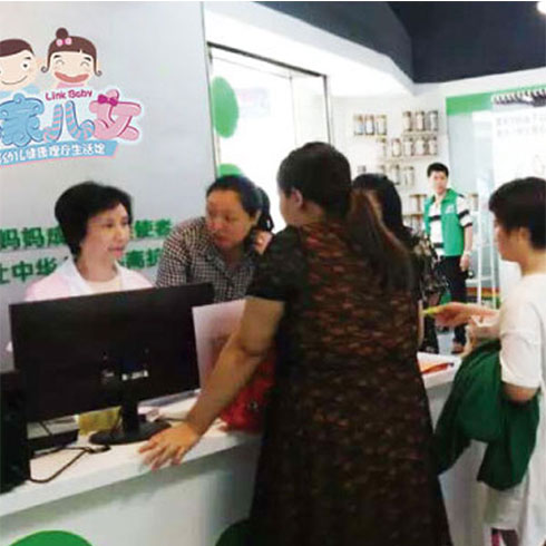 鄰家兒女?huà)胗變荷铕^
