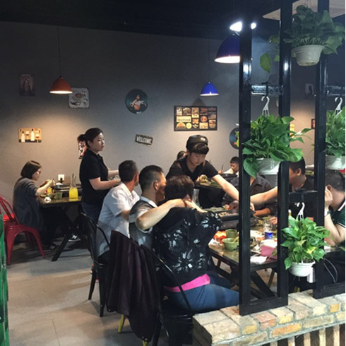 滋魚烤魚工業(yè)風加盟店