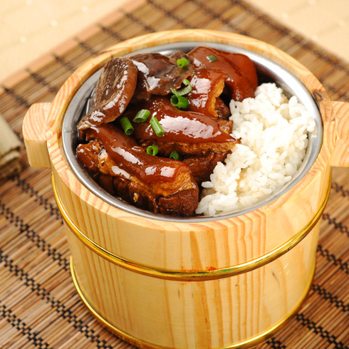 魚(yú)你相伴噴泉魚(yú)火鍋-螺螄粉